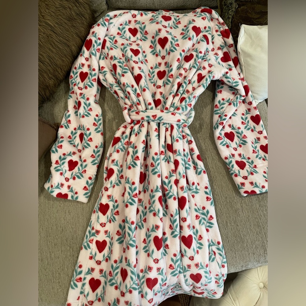 Vera Bradley Red Heart and Green Leaf Robe.